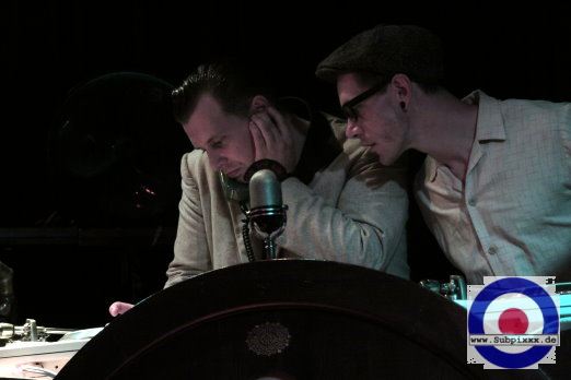 DJ Shakin Casi (D) with DJ Screamin Jordan (D) Ballroom Goes Burlesque - Noels Ballroom Leipzig 17. September 2011 (7).JPG